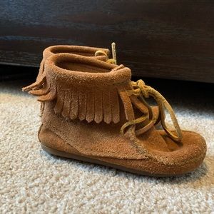 Minnetonka toddler size 7